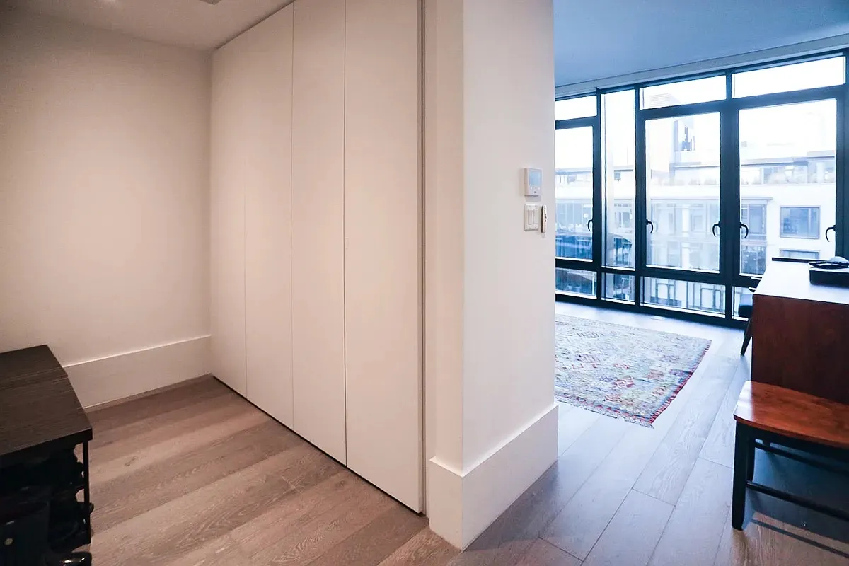 a view of livingroom with furniture