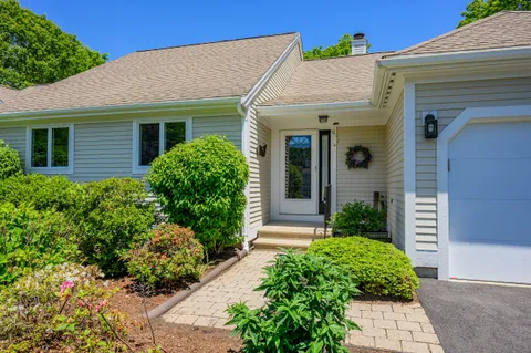 $579,000 | 1 Sandview Terrace, Mashpee, MA 02649