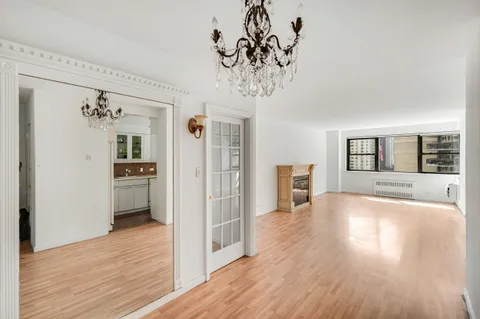 $995,000 | 357 East 57th Street, Unit 5D | Sutton Place