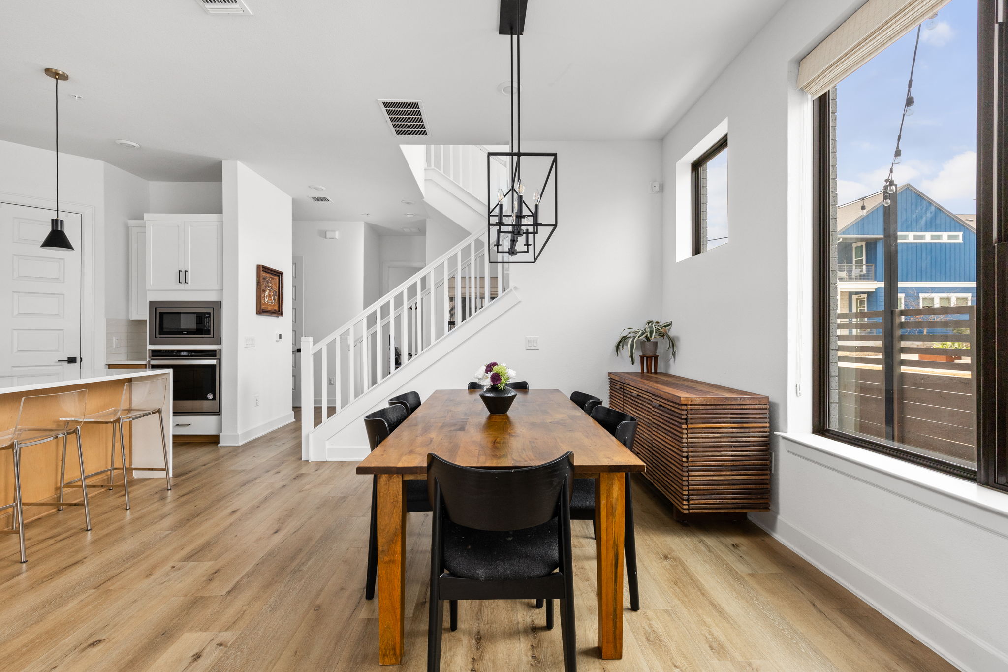 4710 Eberly Street Austin, TX 78723 - Photo 3 of 36