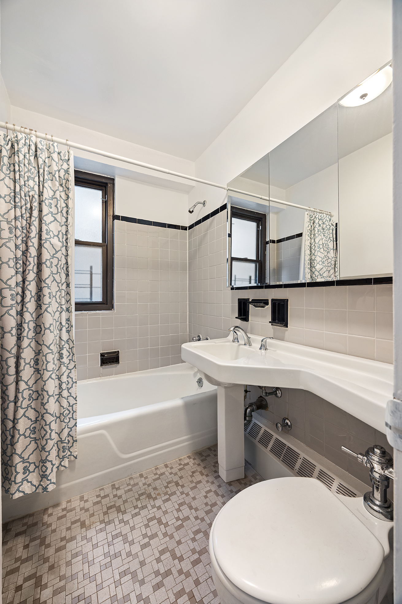 120 East 90th Street, Unit 7B Manhattan, NY 10128 - Photo 7 of 8 a bathroom with a sink toilet and shower