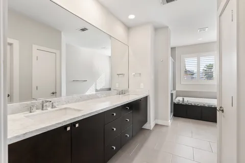 $749,999 | Rose Street, Houston, TX 77007