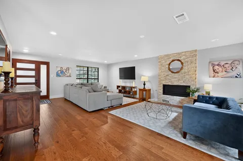 $1,590,000 | 1903 Holly Hill Drive, Austin, TX 78746