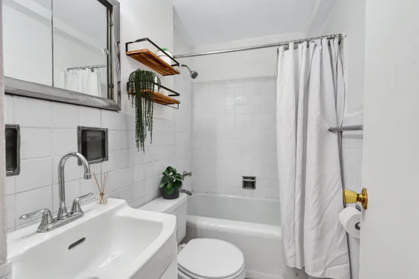 $385,000 | 425 East 79th Street, Unit 2A | Upper East Side