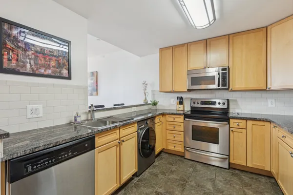 $255,000 | 111 South 15th Street, Unit 2106, Philadelphia, PA 19102