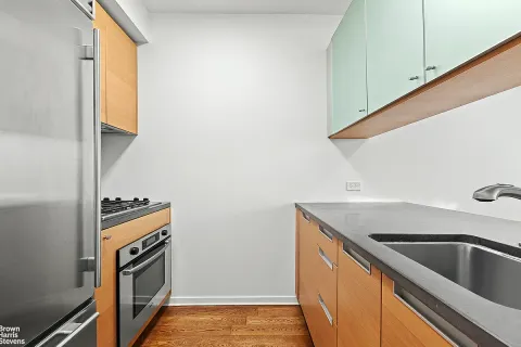 $1,100,000 | 310 West 52nd Street, Unit 18C | Hell's Kitchen