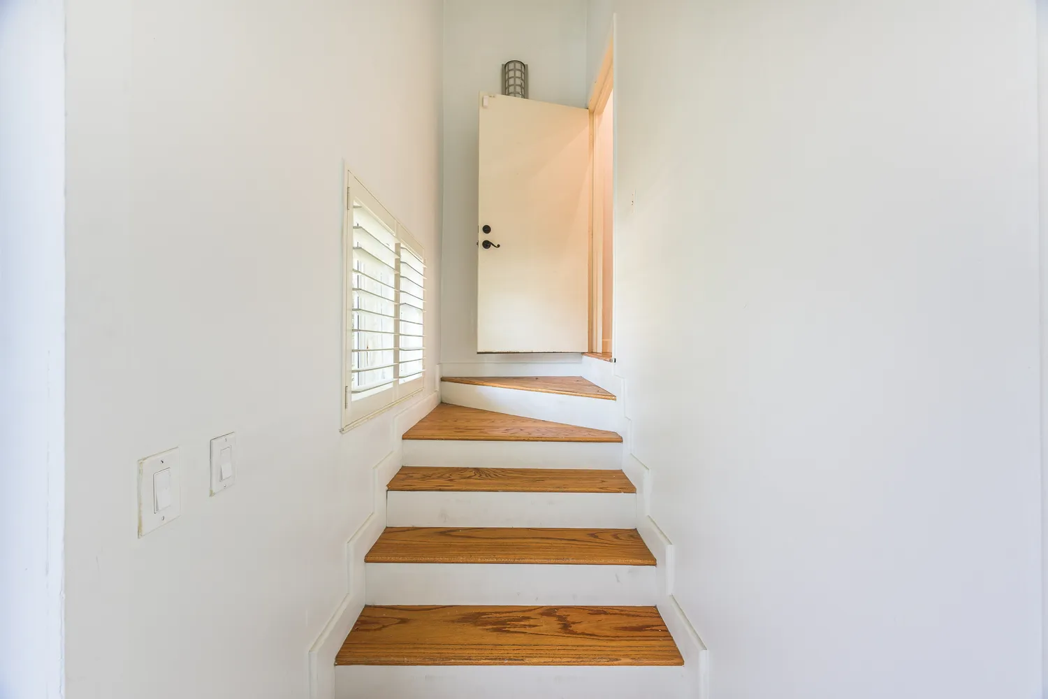 $4,350 | 3911 Ponce De Leon Boulevard, Coral Gables, FL 33134