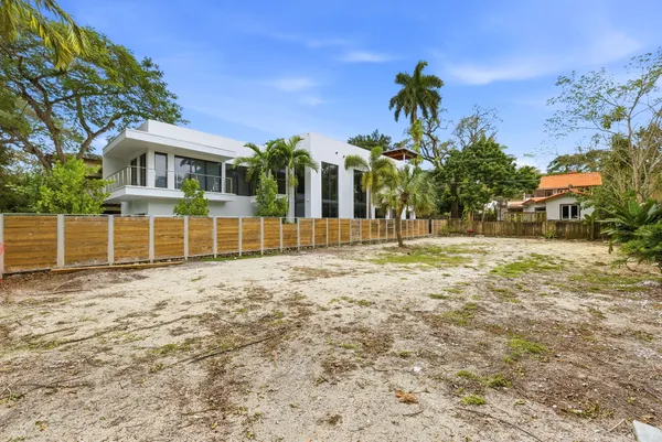 $6,495,000 | 3770-3792 Kumquat Avenue, Miami, FL 33133