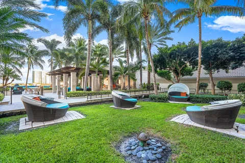 $2,100,000 | 550 Okeechobee Boulevard, Unit LPH23, West Palm Beach, FL 33401