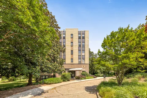 $300,000 | 3901 Cathedral Avenue Northwest, Unit 320, Washington, DC 20016