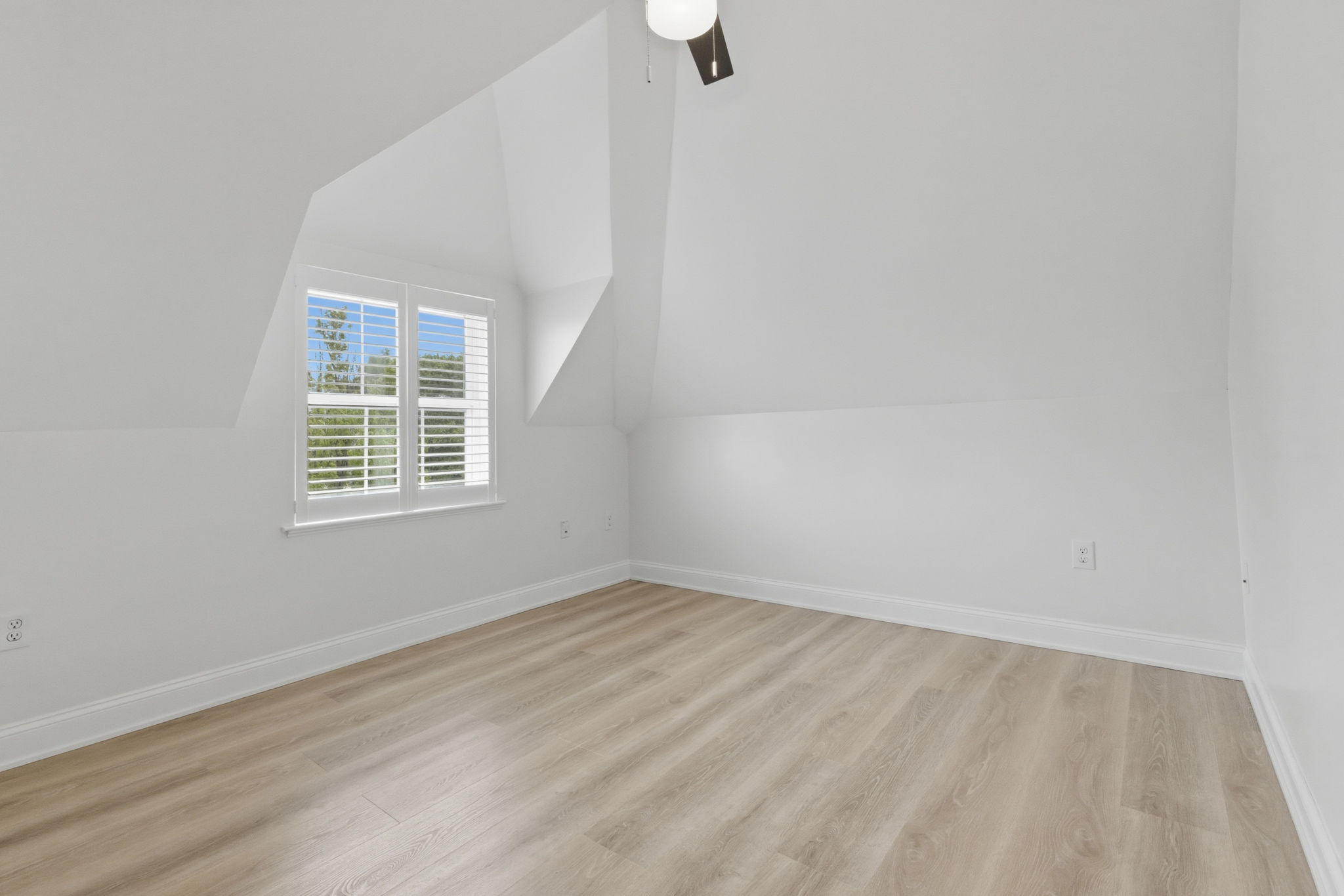 317 Main Street, Unit 7 Wakefield, MA 01880 - Photo 8 of 17 an empty room with windows