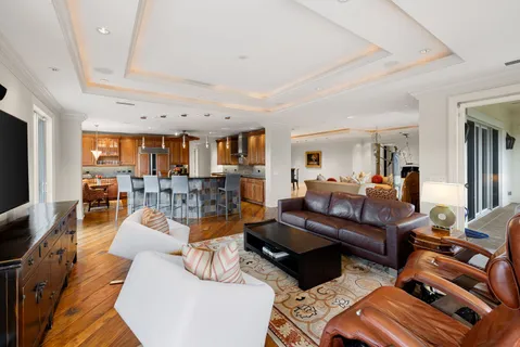 $3,700,000 | 1400 Gulf Shore Boulevard North, Unit 201, Naples, FL 34102
