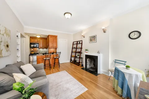 $495,000 | 342 East 50th Street, Unit 2B | Midtown East