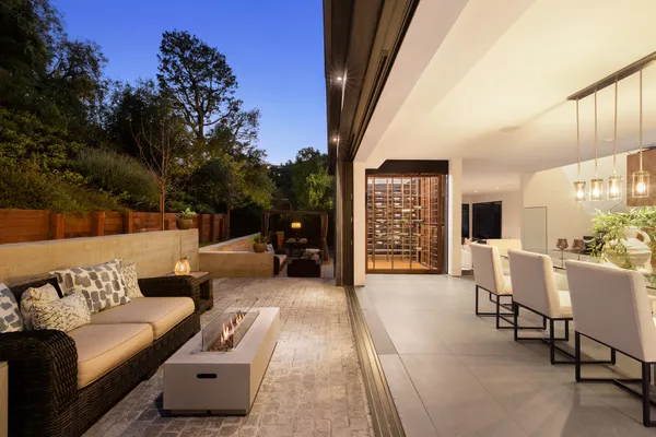 $4,695,000 | 10558 Fontenelle Way, Los Angeles, CA 90077