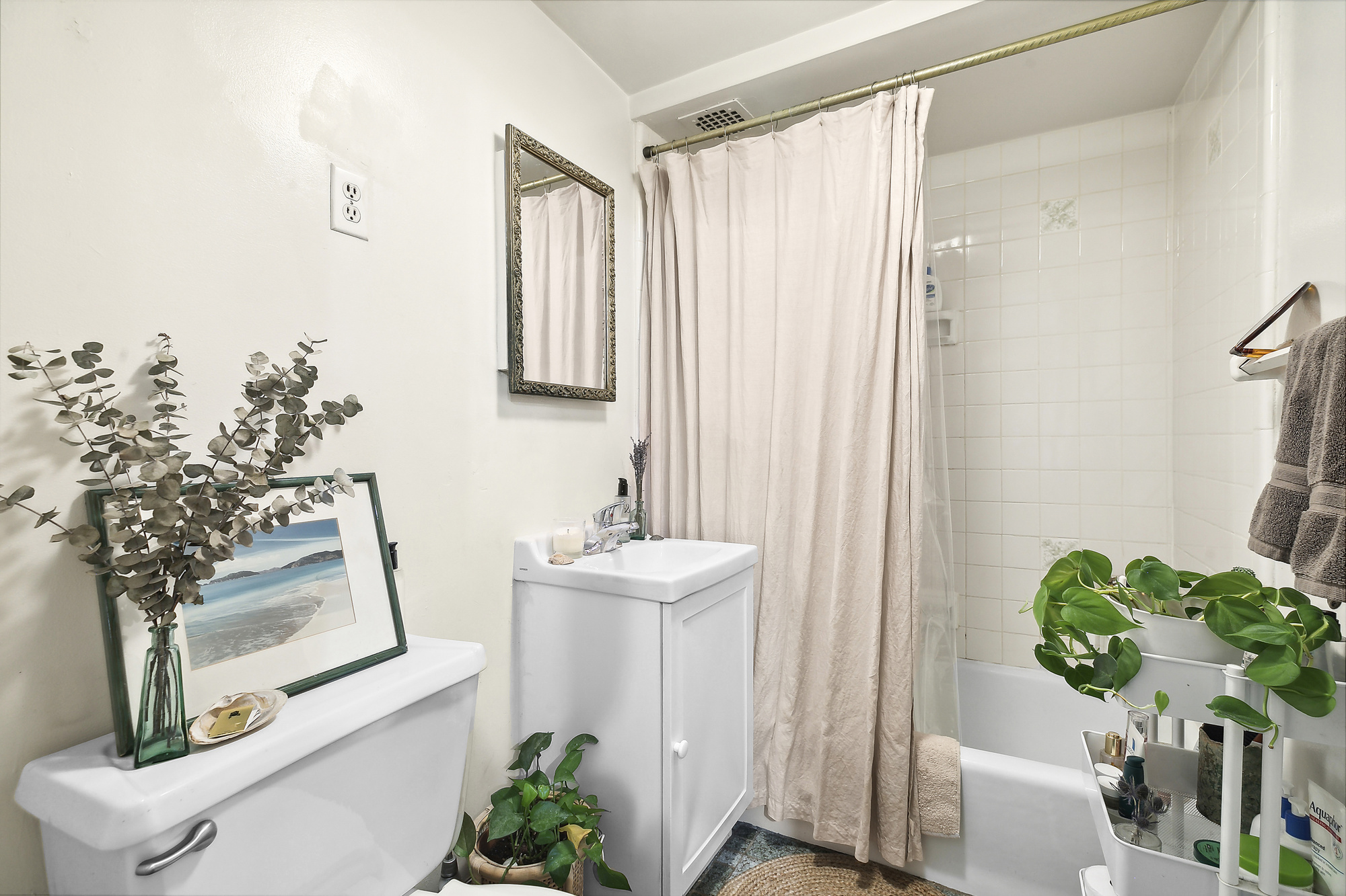 59 East 74th Street, Unit 4 Manhattan, NY 10021 - Photo 5 of 6