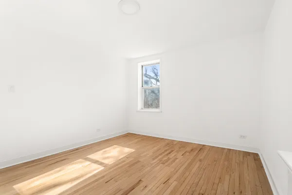 $200,000 | 5610 Netherland Avenue, Unit 4B | North Riverdale