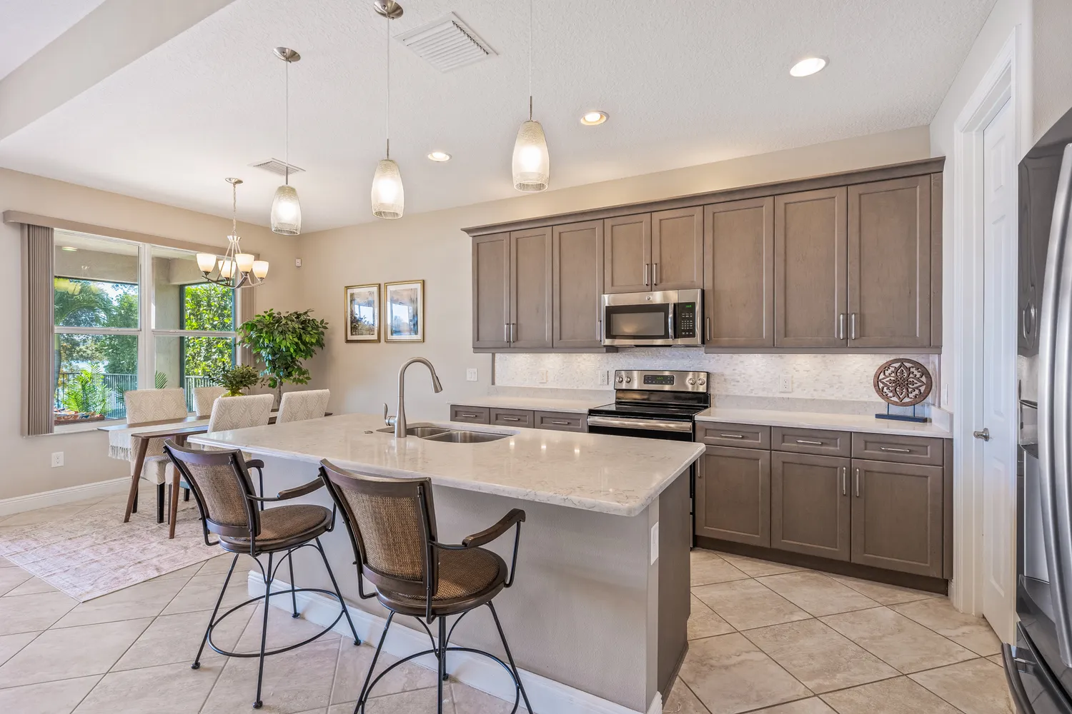 $525,000 | 1830 Berkshire Circle Southwest, Vero Beach, FL 32968