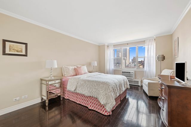 $800,000 | 333 East 79th Street, Unit 15W | Upper East Side