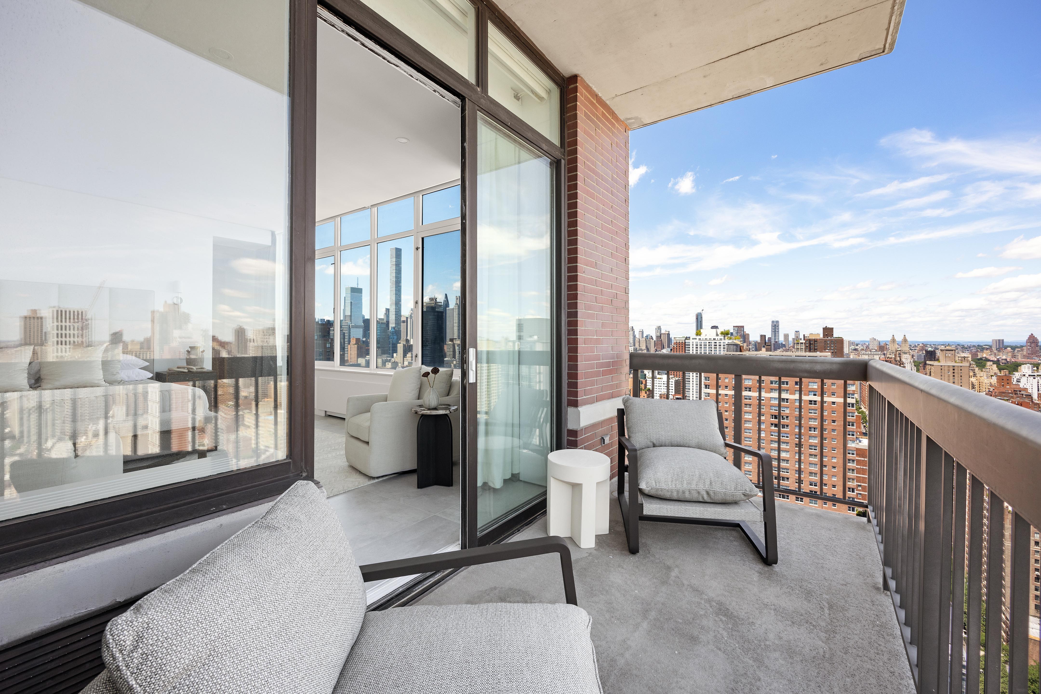 422 East 72nd Street, Unit 37AD Manhattan, NY 10021 - Photo 16 of 38 a balcony with view of city from balcony