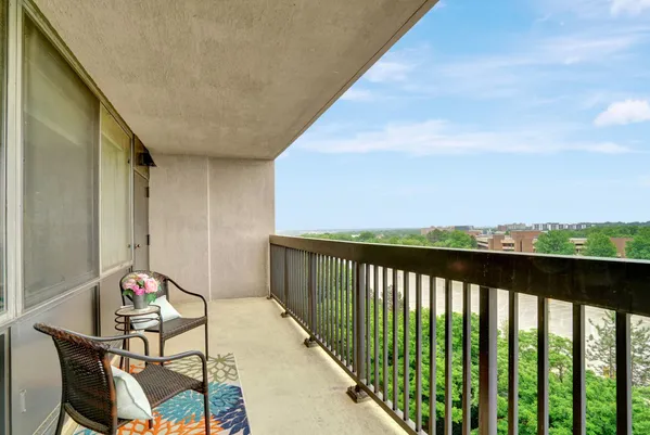 $358,000 | 3713 South George Mason Drive, Unit 904W, Falls Church, VA 22041