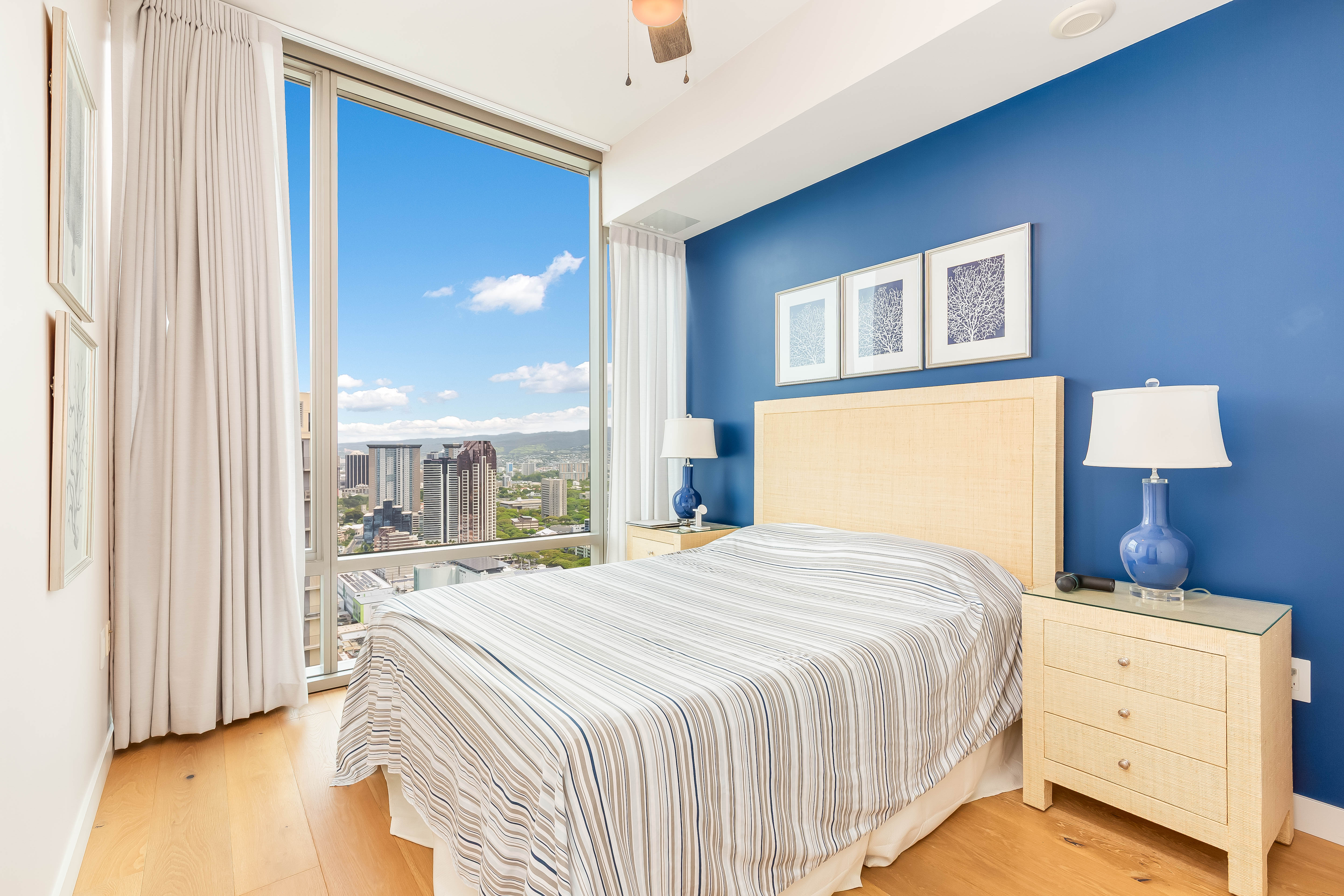 1001 Queen Street Honolulu, HI 96814 - Photo 9 of 29 a bedroom with a bed and a window