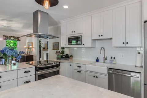 $1,250,000 | 1702 Mason Hill Drive, Alexandria, VA 22307