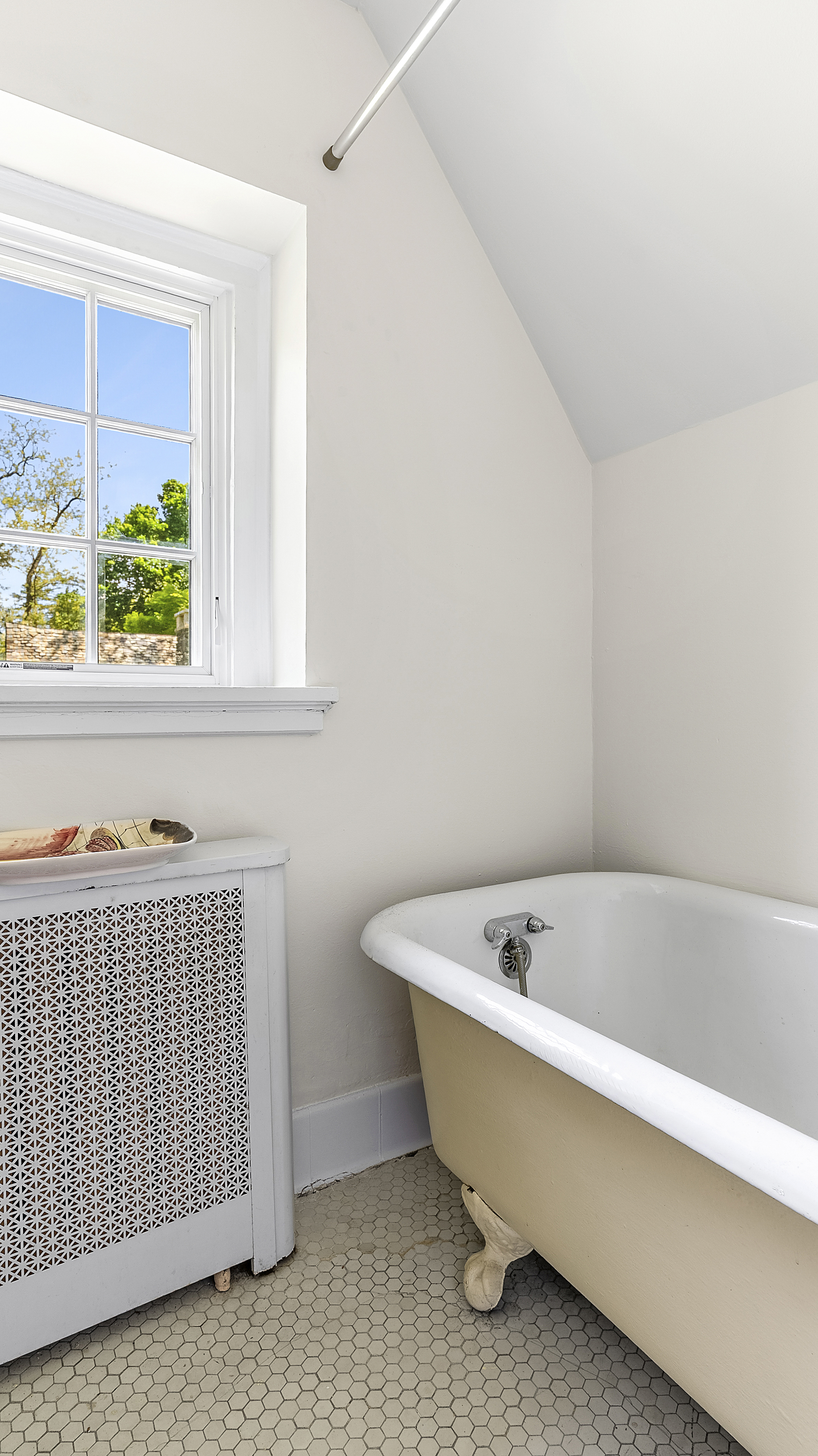 4417 Tibbett Avenue Bronx, NY 10471 - Photo 17 of 20 a bathroom with a bathtub and window