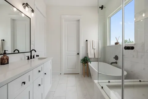 $555,000 | 1207 East 24th Street, Unit A, Houston, TX 77009