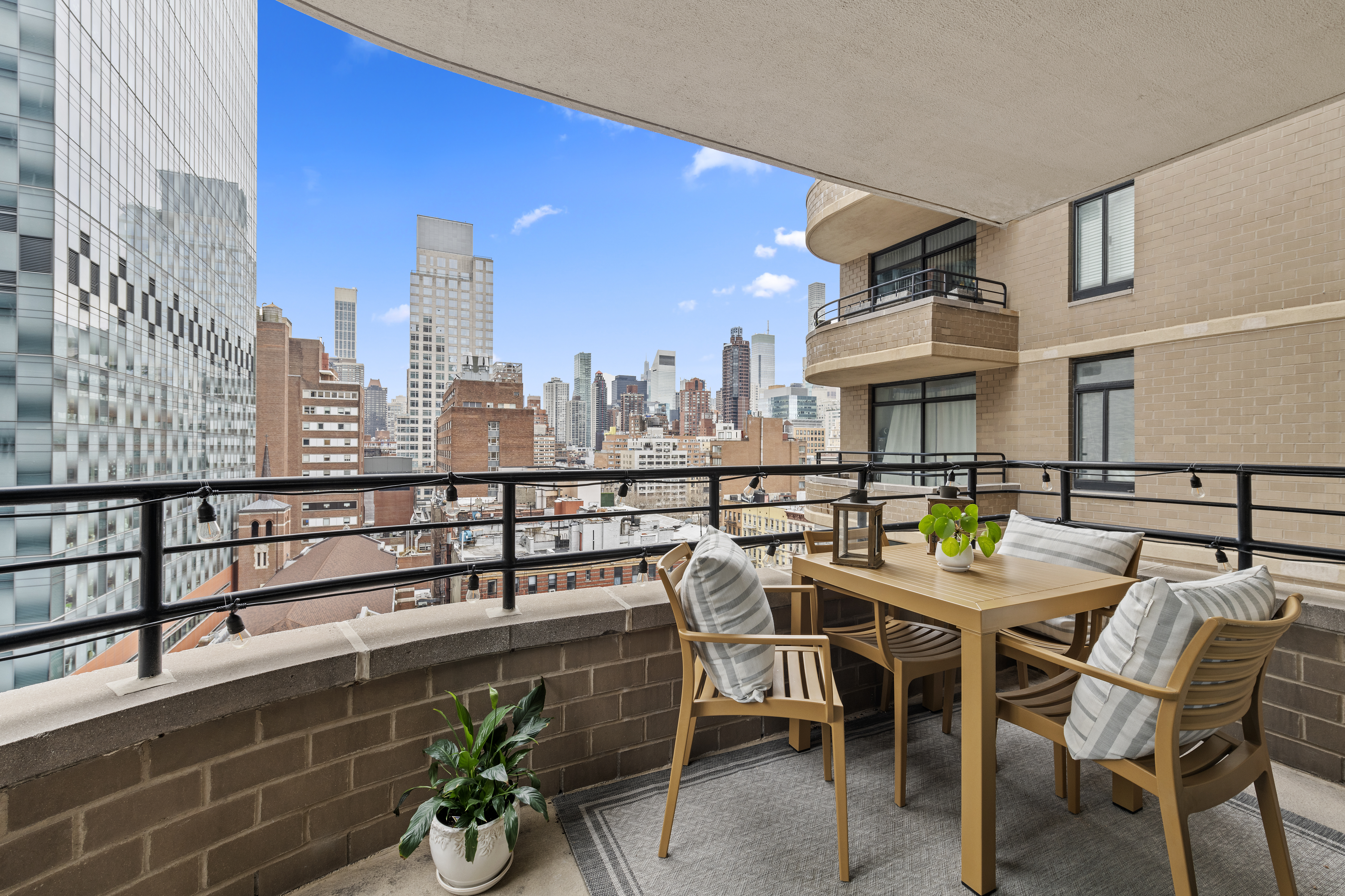 400 East 70th Street, Unit 1108 Manhattan, NY 10021 - Photo 5 of 8 a view of a terrace with sitting area