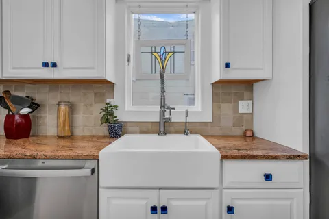 $950,000 | 81 Pinckney Road, Red Bank, NJ 07701