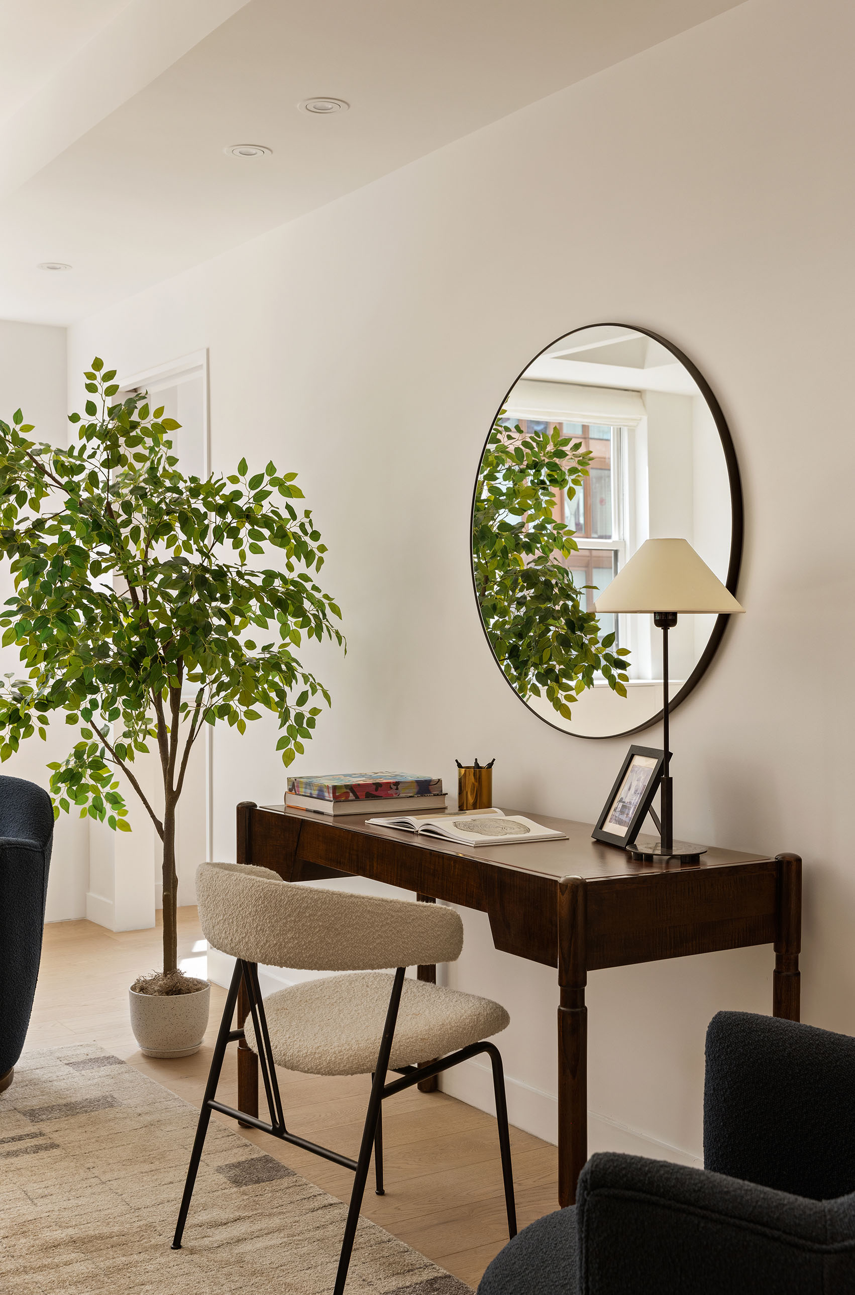 32 Gramercy Park South, Unit 8BD Manhattan, NY 10003 - Photo 9 of 20 a view of a chairs and table in a room