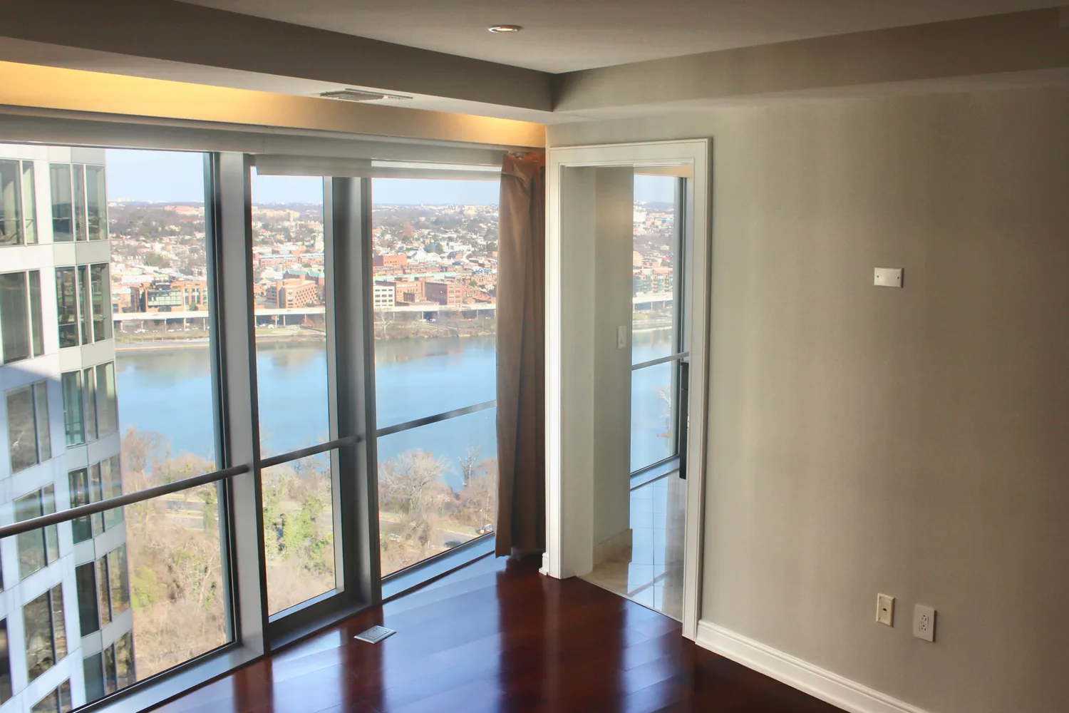 $975,000 | 1111 19th Street North, Unit 2705, Arlington, VA 22209