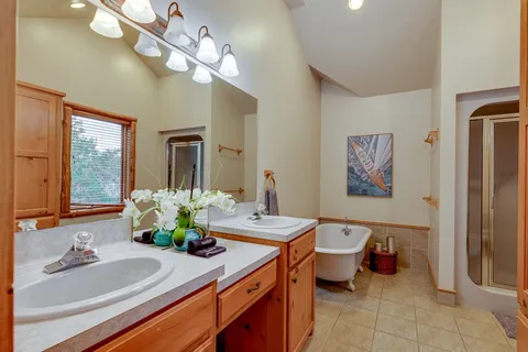 $1,495,000 | 21008 Lakeshore Drive West, Spicewood, TX 78669