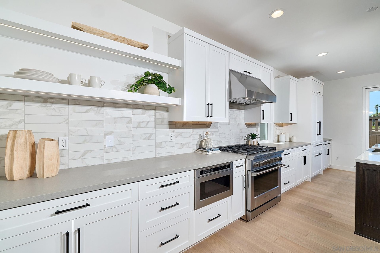 561 North Vulcan Avenue Encinitas, CA 92024 - Photo 5 of 35