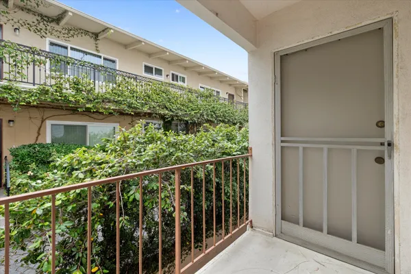$495,000 | 1334 South Carmelina Avenue, Unit 1, Los Angeles, CA 90025