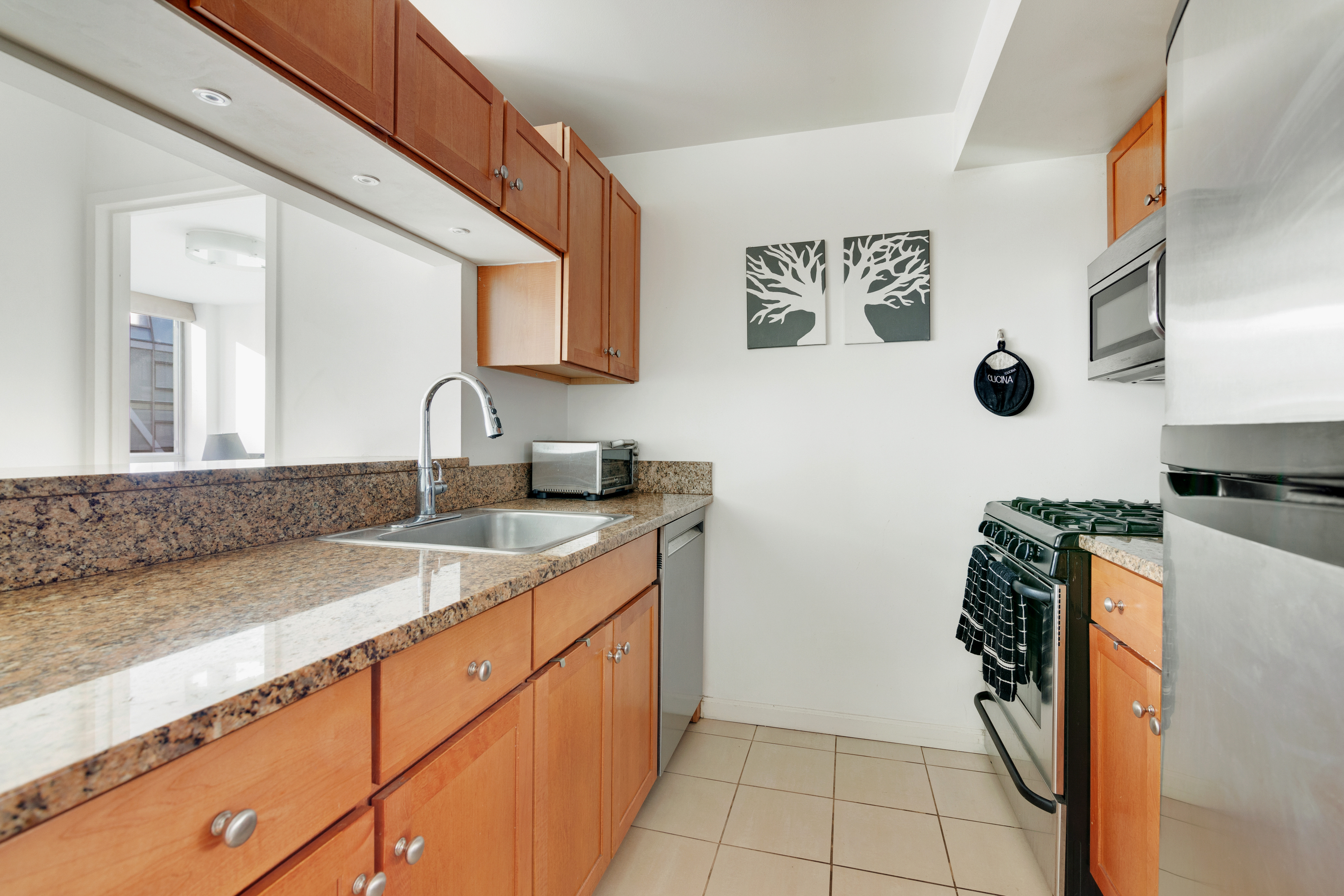 520 West 23rd Street, Unit 9D Manhattan, NY 10011 - Photo 5 of 19 Gallery Image 5