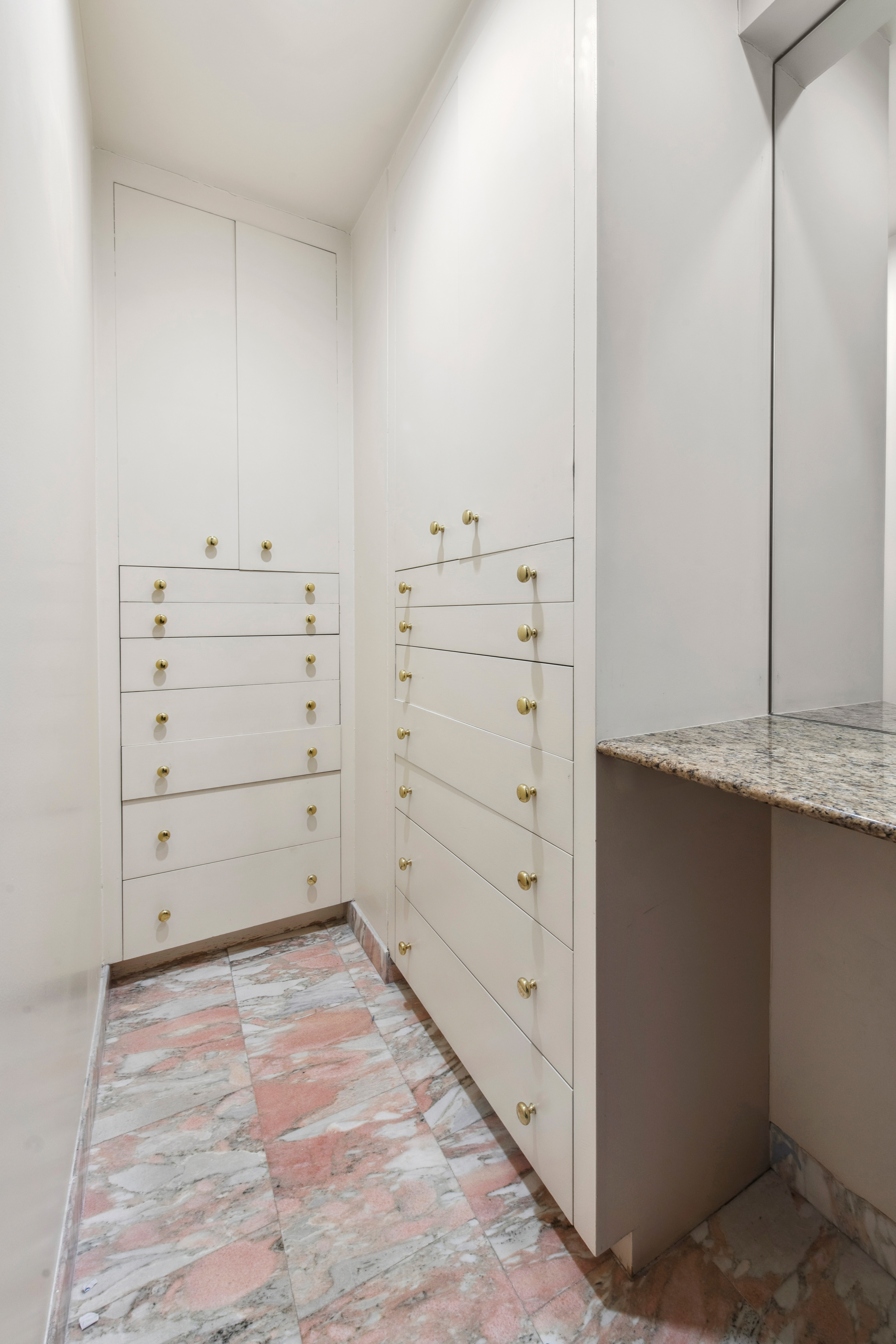 2 Sutton Place South, Unit 7F Manhattan, NY 10022 - Photo 10 of 18 a view of walk in closet
