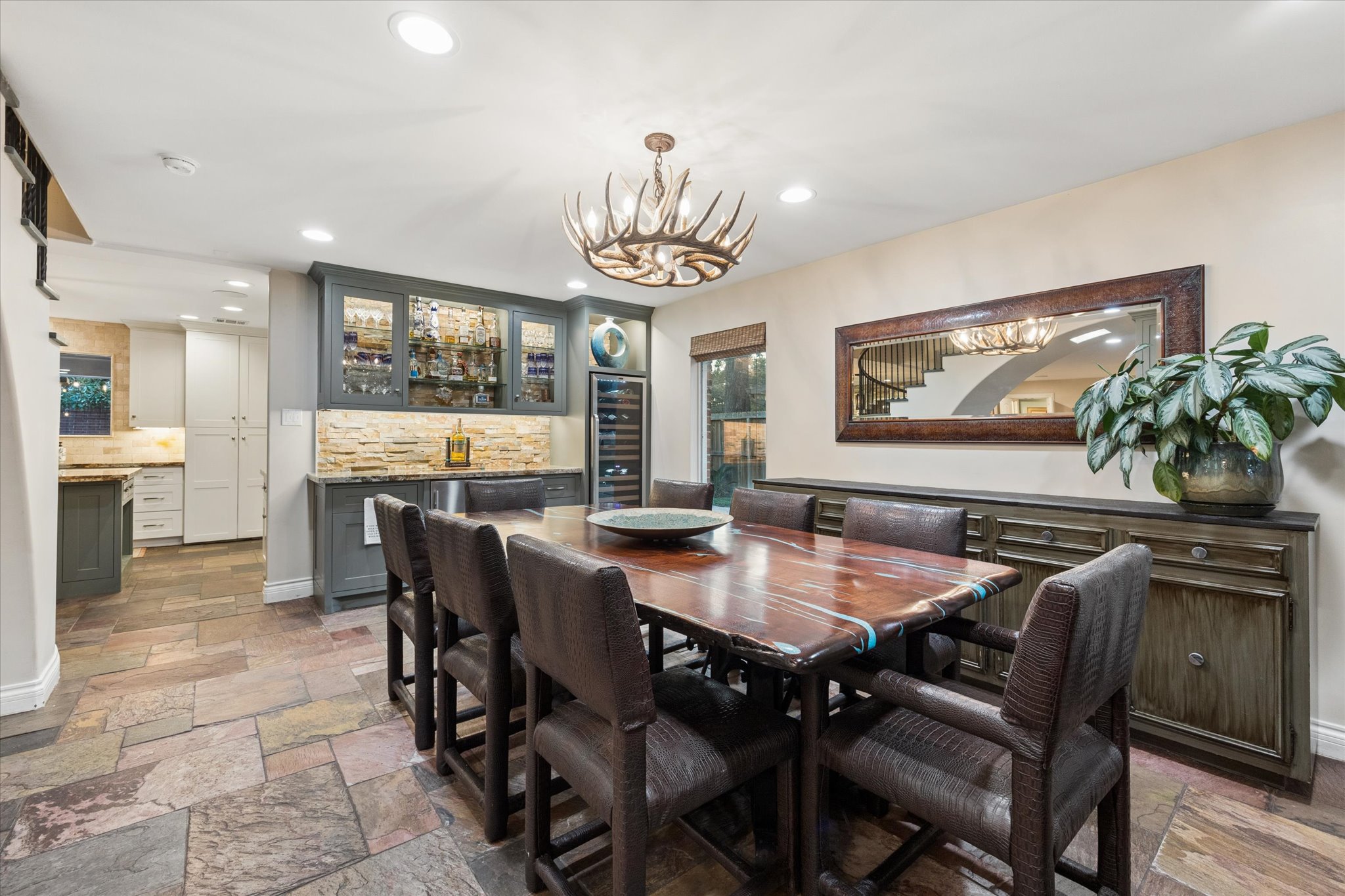 13723 Taylorcrest Road Houston, TX 77079 - Photo 7 of 42 Gallery Image 7