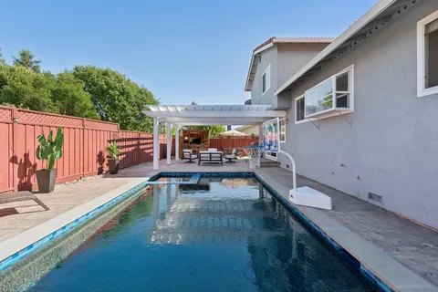 $1,049,000 | 112 Rose Petal Court, Petaluma, CA 94954