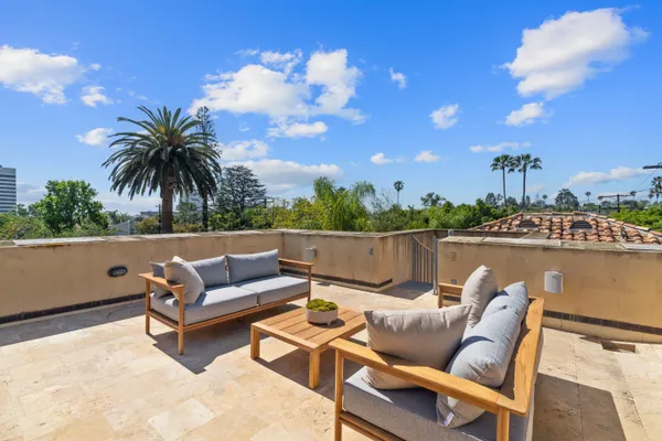 $5,195,000 | 919 South Gretna Green Way, Los Angeles, CA 90049