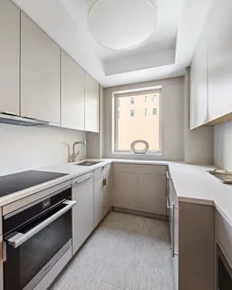 $1,650,000 | 169 East 78th Street, Unit 7C | Upper East Side