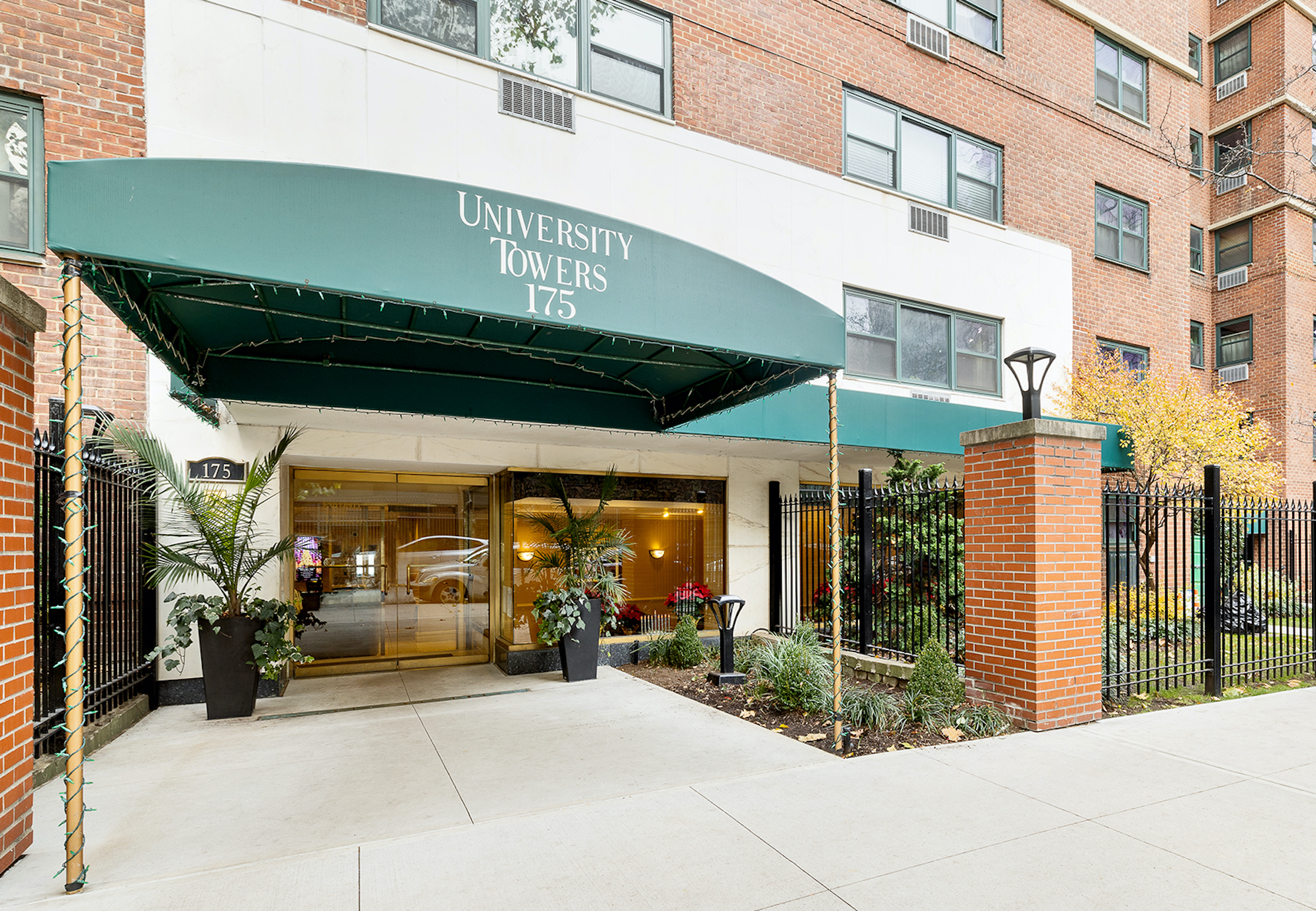 175 Willoughby Street, Unit 6F Brooklyn, NY 11201 - Photo 10 of 11 a view of a building with sitting area
