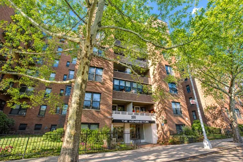 $745,000 | 100 Ocean Parkway, Unit 6K | Windsor Terrace