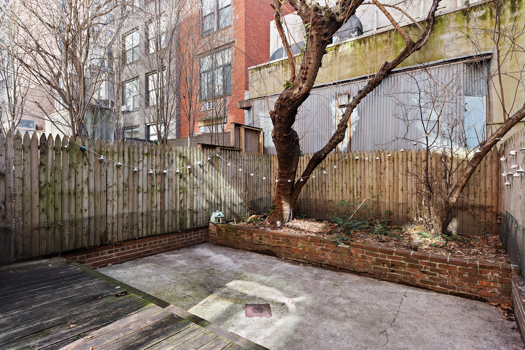 138 West 73rd Street Manhattan, NY 10023 - Photo 17 of 35 a view of a pathway of a house
