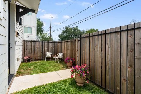 $555,000 | 1207 East 24th Street, Unit A, Houston, TX 77009
