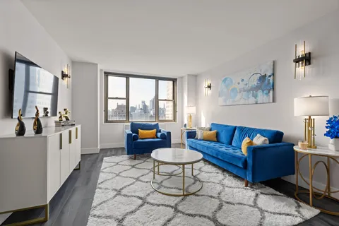 $970,000 | 301 East 79th Street, Unit 36R | Upper East Side