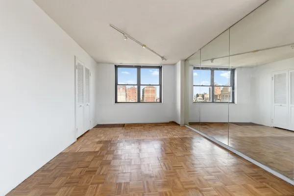 $1,150,000 | 201 East 17th Street, Unit 22G | Gramercy