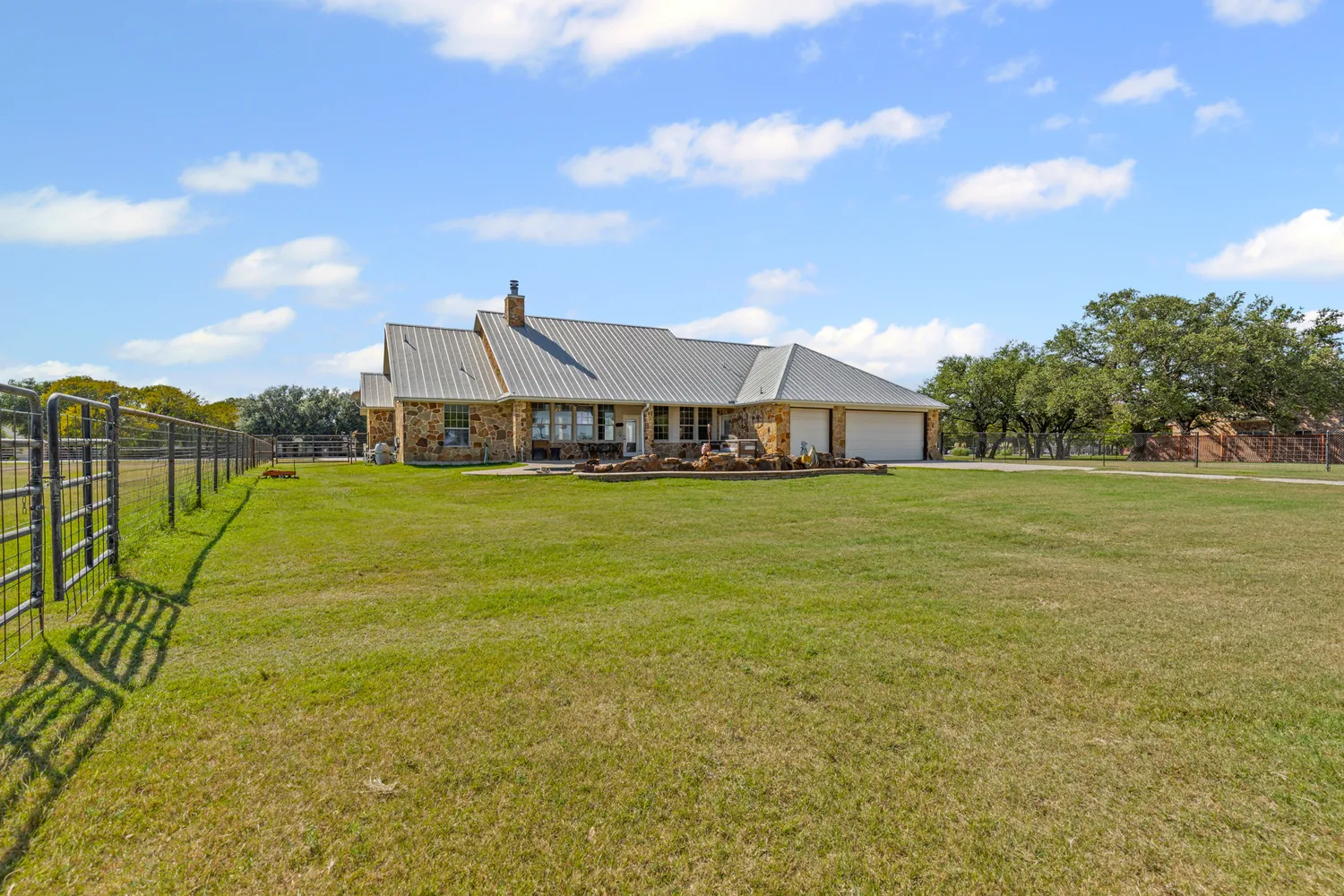 $1,049,000 | 216 Megan Court, Hudson Oaks, TX 76087