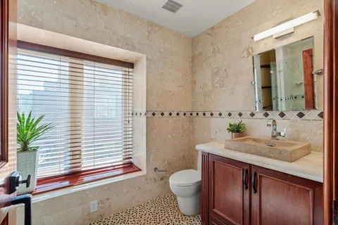 $1,400,000 | 802-10 Locust Street, Unit 201, Philadelphia, PA 19107
