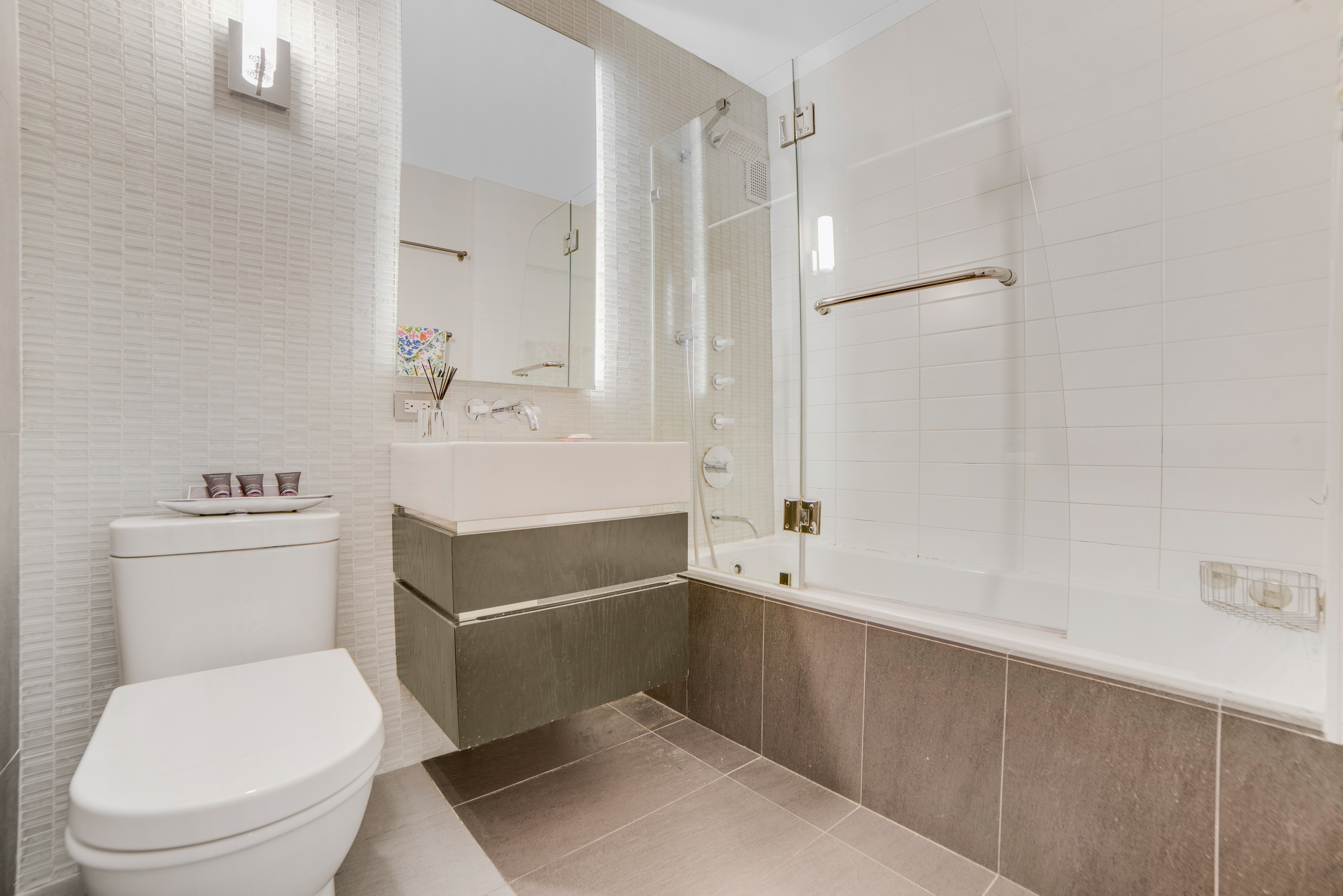 200 Central Park South, Unit 7Q Manhattan, NY 10019 - Photo 11 of 13 Gallery Image 11